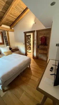 a bedroom with a bed and a desk with a computer at Wanderful Life MontBlanc refuge haut de gamme in Saint-Gervais-les-Bains