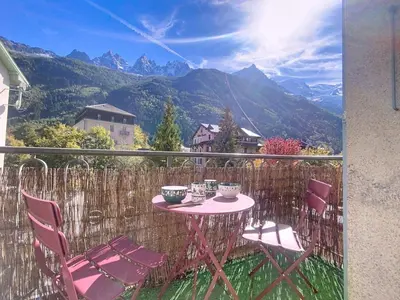a bedroom with a desk and a bed and a window at STUDIO LIMBO CHAMONIX HYPER CENTRE Vue imprenable sur le Mont-blanc in Chamonix-Mont-Blanc