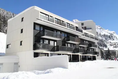 a building with snow in front of it at Résidence Gemeaux - Studio confortable · Centre station · Balcon MAE-7844 in Magland