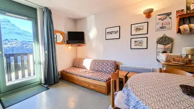 a bedroom with a bed and a couch and a window at Résidence Gemeaux - Studio confortable · Centre station · Balcon MAE-7844 in Magland