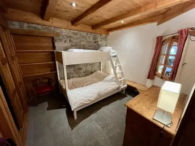 a room with a bunk bed in a cabin at Spacious 3-bed in the heart of Chamonix with sauna in Chamonix-Mont-Blanc