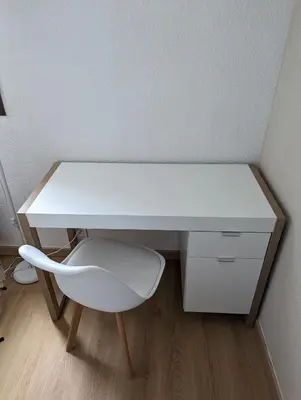 a white desk with a white chair in a room at Central spacious flat with private parking in Chamonix-Mont-Blanc