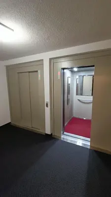 an empty room with a door and a red carpet at Appartement pied des pistes - Samoëns 1600 in Samoëns