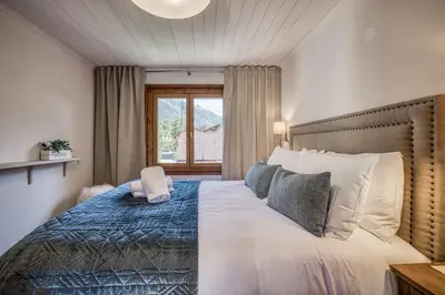 a bedroom with a large bed and a window at Panorama du Mont-Blanc- Spacious and ideally located 1 bedroom apartment in Chamonix-Mont-Blanc