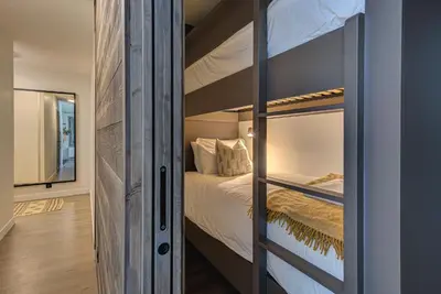 a bedroom with two bunk beds in a room at White Pearl A05 Modern apartment Chamonix Alpes Travel Sleeps 4 to 6 in Chamonix-Mont-Blanc
