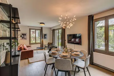 a dining room with a table and chairs at White Pearl A05 Modern apartment Chamonix Alpes Travel Sleeps 4 to 6 in Chamonix-Mont-Blanc