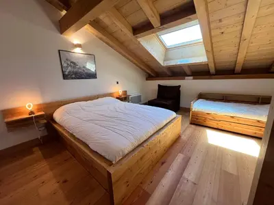 a bedroom with two beds and a window at Magnifique duplex 3 chambres près du Grand Massif, wifi et garage - FR-1-624-136 in Samoëns