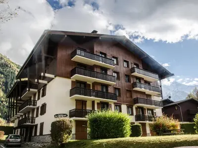 an apartment building with balconies and trees at Appartement avec balcon, parking et animaux acceptés à Chamonix - FR-1-343-245 in Chamonix-Mont-Blanc