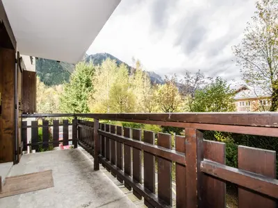a balcony with a view of the mountains at Appartement avec balcon, parking et animaux acceptés à Chamonix - FR-1-343-245 in Chamonix-Mont-Blanc
