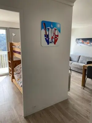 a white room with a bedroom and a living room at Appart 6 personnes, balcon plein sud in Flaine