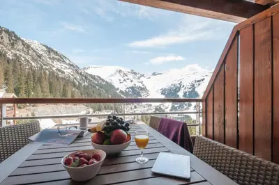 a bedroom with a bed and a skylight at Résidence Pierre & Vacances Premium Les Terrasses d'Hélios in Flaine