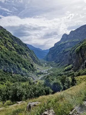 a view of a valley in the mountains at Appartement Le Carlina 22B -MERCI DE LIRE TOUT ET disposition des chambres pour éviter une mauvaise note - Ce nest PAS un Hôtel - MINIMUM 5 nuits - sans le linge de maison - Vue sur le Criou - Sil y a de la place sur le parking, vous pouvez vous y garer in Samoëns
