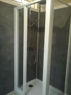 a shower with a shower head in a bathroom at Appartement Le Carlina 22B -MERCI DE LIRE TOUT ET disposition des chambres pour éviter une mauvaise note - Ce nest PAS un Hôtel - MINIMUM 5 nuits - sans le linge de maison - Vue sur le Criou - Sil y a de la place sur le parking, vous pouvez vous y garer in Samoëns