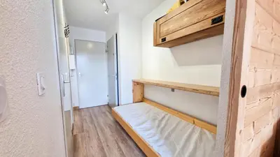 a small room with a bed and a closet at Résidence Iris - Studio entièrement rénové avec cabine · Centre station · Balcon MAE-4504 in Magland
