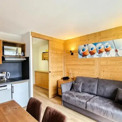 Résidence Iris - Studio entièrement rénové avec cabine · Centre station · Balcon MAE-4504