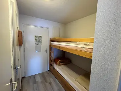 a room with two bunk beds and a hallway at Aux Pieds des pistes en plein soleil in Les Contamines-Montjoie