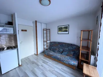 a small room with a bed and a refrigerator at Aux Pieds des pistes en plein soleil in Les Contamines-Montjoie