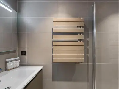 a bathroom with a sink and a shower at Bel appartement à Megève dans résidence avec piscine - FR-1-569-105 in Megève