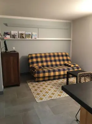 a living room with a couch and a table at Lyret - Centre ville, vue MontBlanc, parking, wifi in Chamonix-Mont-Blanc