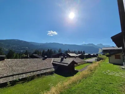 an overhead view of a village with a roof at Appartement 3 pièces cosy, 6 personnes, près de la piscine et du ski bus, parking inclus. - FR-1-572-285 in Arâches-la-Frasse