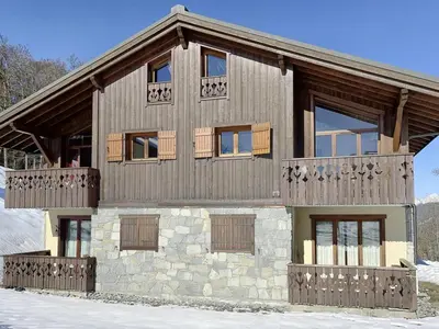 a large wooden house with a balcony at Appartement 3 pièces cosy, 6 personnes, près de la piscine et du ski bus, parking inclus. - FR-1-572-285 in Arâches-la-Frasse