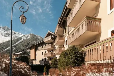 a building with a street light in front of it at Résidence La Ginabelle - maeva Home - Appartement 2 Pièces 4 Personnes - Sélection MAE-9584 in Chamonix-Mont-Blanc