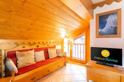 a living room with a couch and a tv at Résidence Les Fermes du Soleil - maeva Home - Appartement 3 pièces 5 personnes - Sélection MAE-9504 in Les Carroz d'Araches