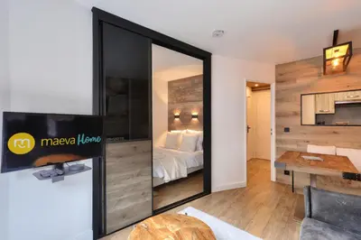 a large mirror in a room with a bed at L'Aiguille - maeva Home - Appartement 2 pièces 4 personnes Exclusive MAE-1386 in Chamonix-Mont-Blanc