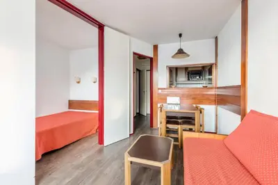 a small room with a bed and a table at L'Aiguille - maeva Home - Appartement 2 pièces 5 personnes Confort MAE-7119 in Chamonix-Mont-Blanc