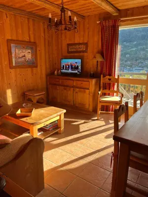 a view of the mountains from the balcony of a house at Appartement cosy, esprit chalet avec jolie vue in Saint-Gervais-les-Bains