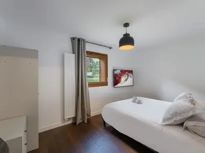 a living room with a table and a kitchen at Spacieux appartement pour familles près du centre avec parking - FR-1-569-85 in Megève