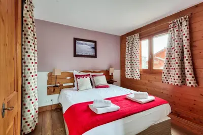 a bedroom with a bed with two towels on it at Résidence Les Fermes du Soleil - maeva Home - Appartement 3 pièces 6 personnes - Prestige MAE-0374 in Les Carroz d'Araches