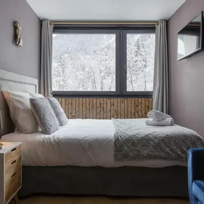 Beautiful mountain view studio by the lake