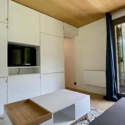 Studio rénové avec terrasse Sud idéalement situé