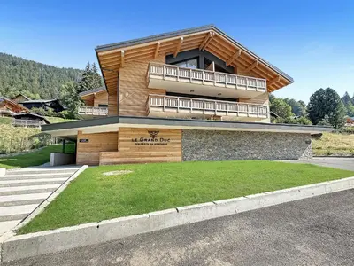 a building with a balcony on the side of it at GRD005 - Appartement standing 6 pers pied de piste in Les Carroz d'Araches