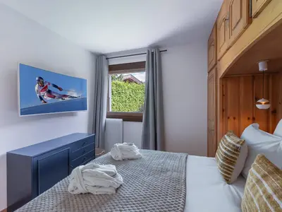 a bedroom with a bed and a window at Appartement rénové à 150m des remontées, terrasse et parking couvert - FR-1-569-126 in Megève