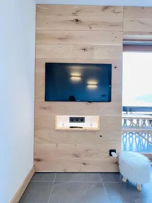 a living room with a tv on a wall at Appartement 4 personnes pistes in Combloux