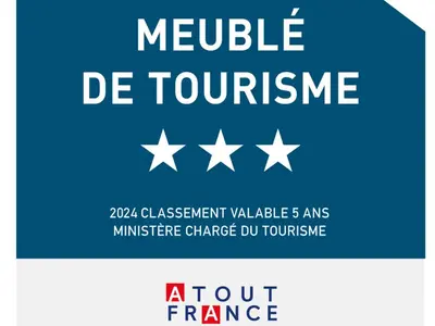 a blue sign with white stars and the text module de tourism at Appartement au centre de Chamonix - 6 pers, parking, confort 3 étoiles - FR-1-507-74 in Chamonix-Mont-Blanc