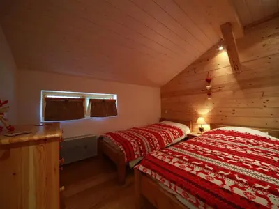 a bedroom with two beds in a cabin at Appartement 3 pièces - 6 pers - Proche pistes et commerces, navette gratuite - FR-1-572-19 in Arâches-la-Frasse