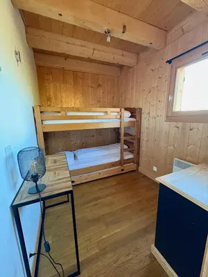 a room with two bunk beds in a cabin at Chalet à Saint-Gervais-les-Bains, 8 personnes, 4 chambres in Saint-Gervais-les-Bains