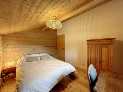 a bedroom with a bed and a wooden ceiling at Bel appartement 4 pièces près du village, parking inclus - FR-1-560-115 in Combloux