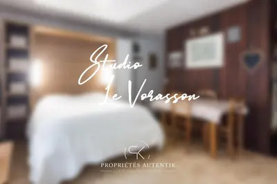 a blurry picture of a bedroom with a bed at Studio - Le Vorasson Ideal for a duo break in Saint-Gervais! in Saint-Gervais-les-Bains