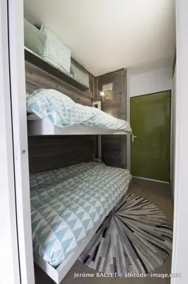 a bunk bed in a tiny house at NID DOUILLET DE FLAINE in Flaine