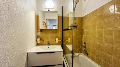 a bathroom with a sink and a shower and a tub at Résidence Verseau - Appartement lumineux et spacieux · Centre station · avec cabine et Balcon MAE-8894 in Magland