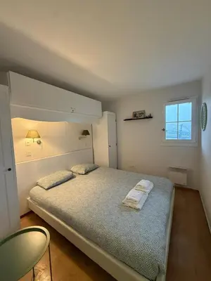a bedroom with a bed with two towels on it at Be first on the lift each morning! 2bed apt. 6 pax in Saint-Gervais-les-Bains