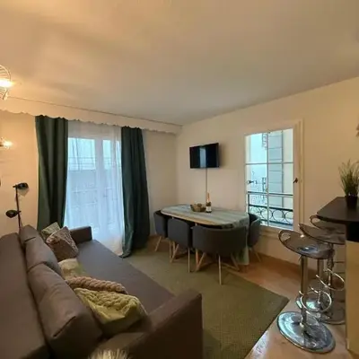 Be first on the lift each morning! 2bed apt. 6 pax