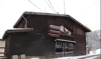 a building with snow on the side of it at Sublime maison 15 personnes in Saint-Gervais-les-Bains