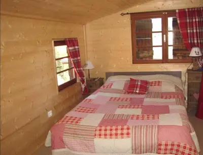 a bedroom with a bed in a log cabin at Sublime maison 15 personnes in Saint-Gervais-les-Bains