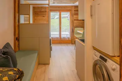 a kitchen with a washer and dryer in a house at Le Cocon Des Pistes in Saint-Gervais-les-Bains