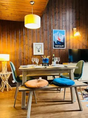 a dining room with a table and some chairs at Duplex Le géant 7 voyageurs in Chamonix-Mont-Blanc